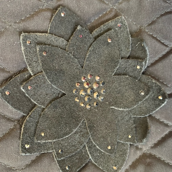 VERA BRADLEY Gigi black quilted crystals flower Mini shoulder Baguette VGUC+++ - Picture 5 of 10